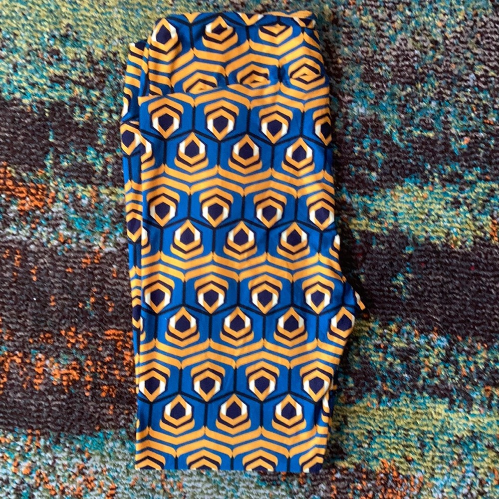 Bundle for $5-“bee hive” TC leggings NWOT